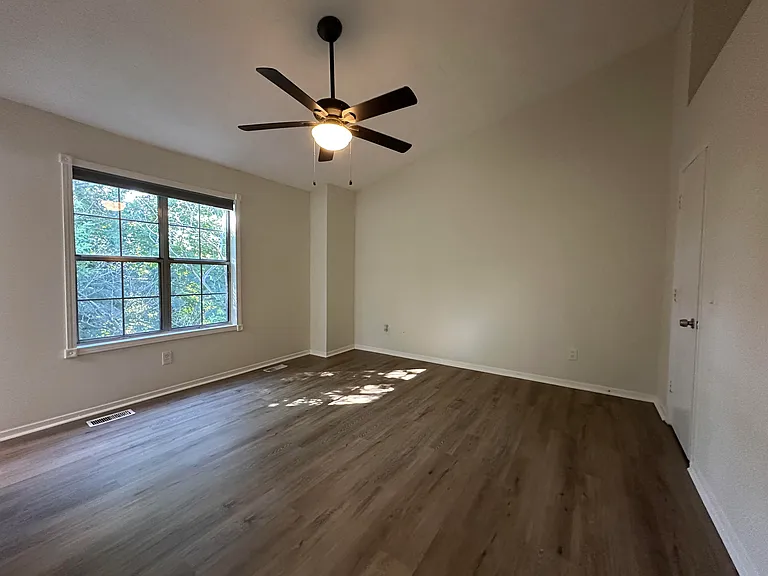 1801 Queen Anne Ct — Photo 18