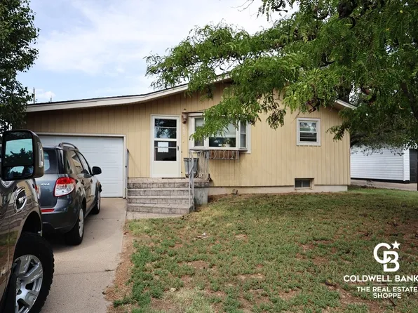 1003 W Campbell St, Garden City, KS 67846