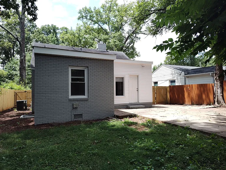 1405 Shamrock Dr — Photo 17