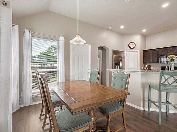 3rd image of 2555 Elkhorn Trl