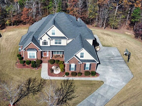 2nd image of 2121 Wythe Dr
