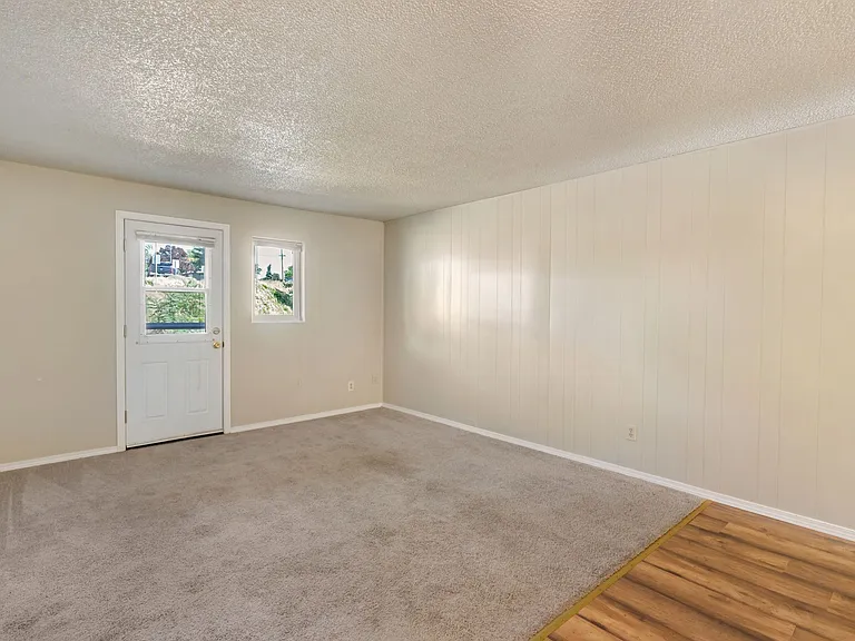 Dolphin Apartments: Leasing Specials! Great location in Kennewick — Photo 13
