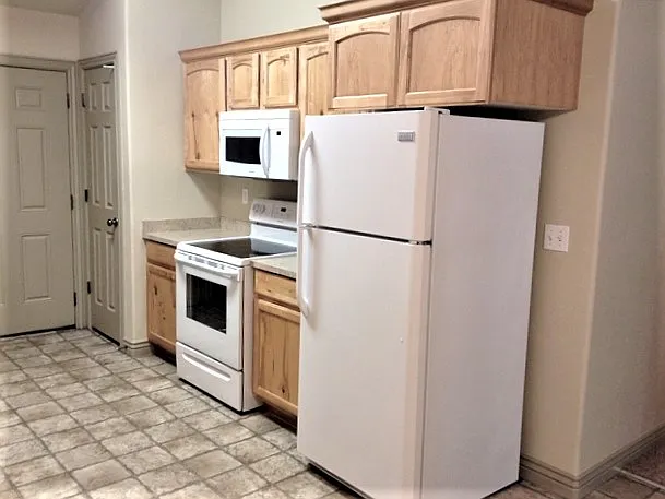 186 W Gate Ln — Photo 2