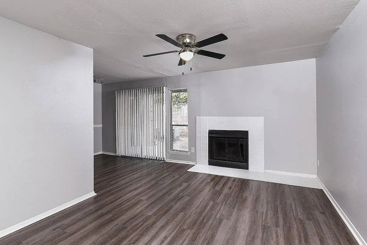 1 bed, 1.0 bath, 579 sqft, $1,085 — Photo 2