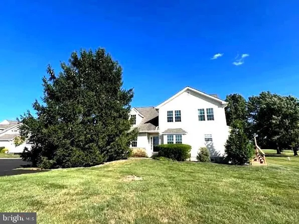 207 Gleneagles Ct, Blue Bell, PA 19422