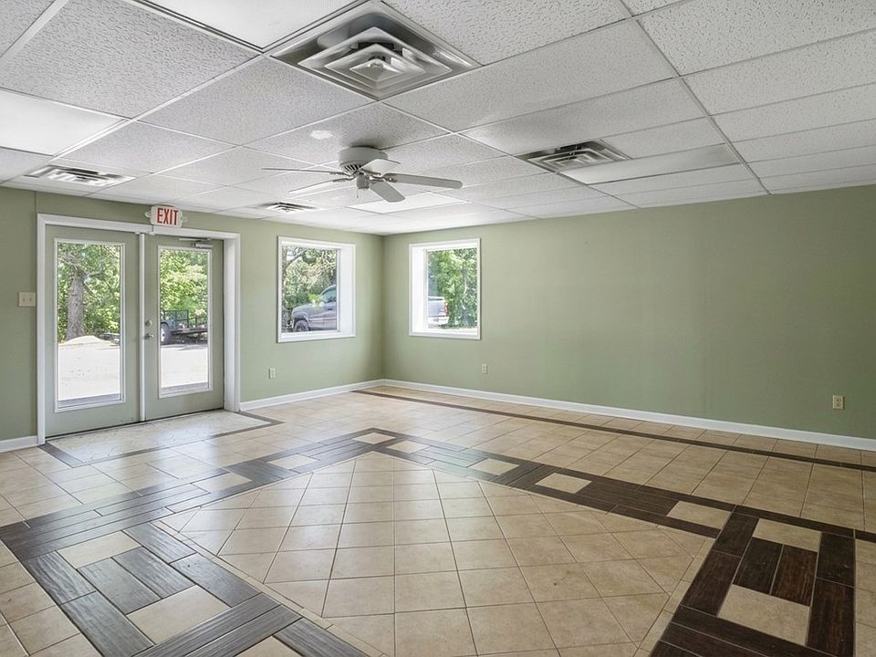 73rd image of 585 W Main St