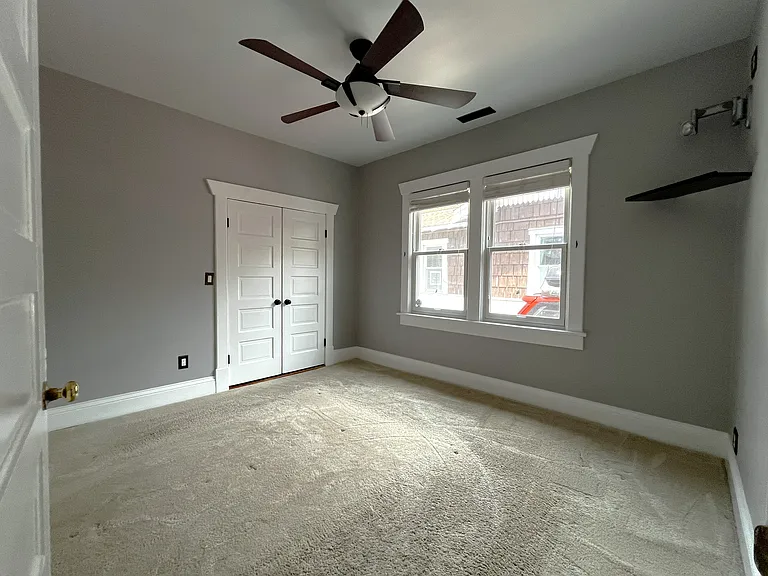 917 Gates Ave — Photo 14