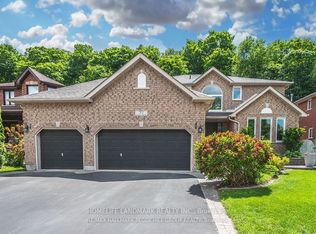 31 Crimson Ridge Rd, Barrie, ON L4N 9R8