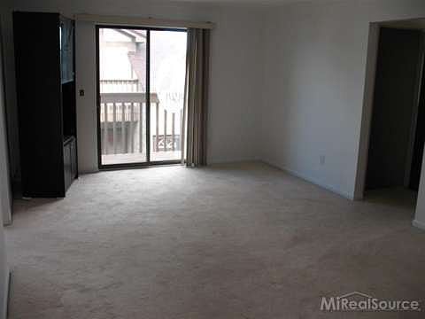 4th image of 923 Country Club Dr