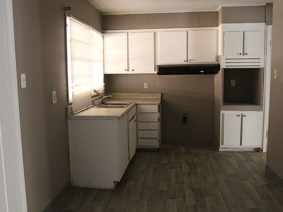 5th image of 2105 Evergreen Dr