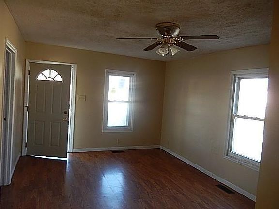 4th image of 1921 Highland St