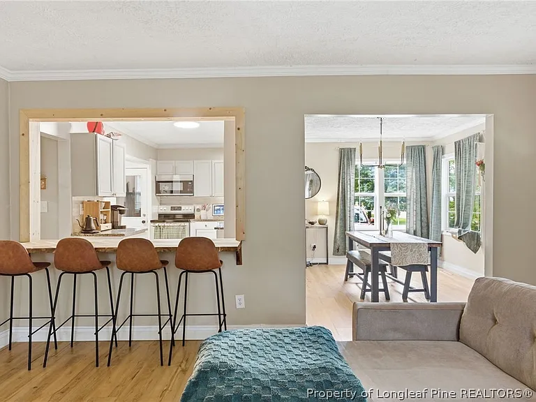202 N Jackson St — Photo 8