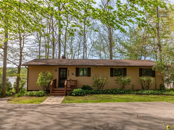 220 Latonka Dr, Mercer, PA 16137