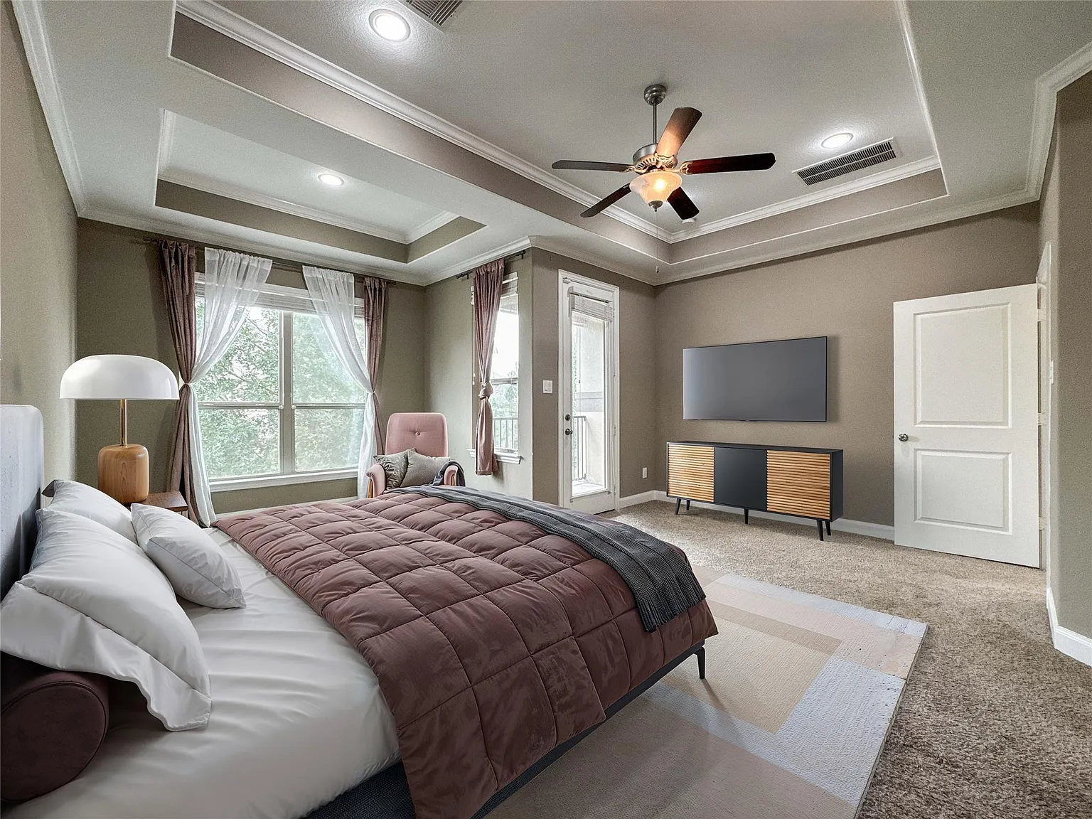 5 bed, 3.5 bath, 3354 sqft, $3,200 — Photo 2