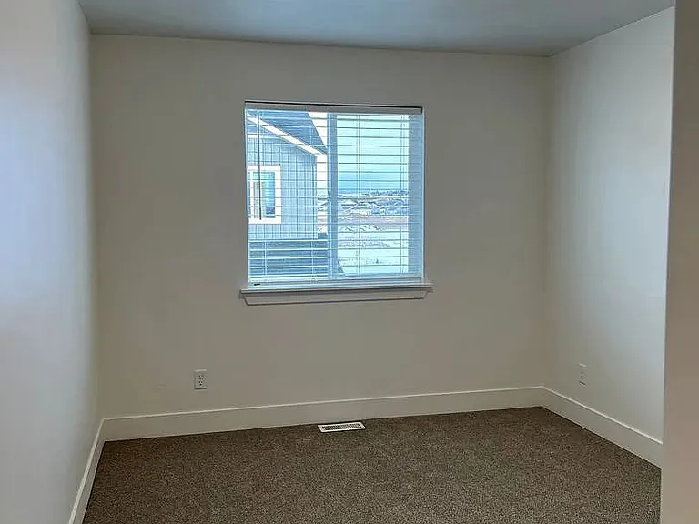 651 S 2400 W — Photo 49