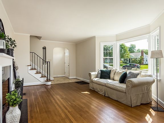 4th image of 42 E Jeffrey Pl