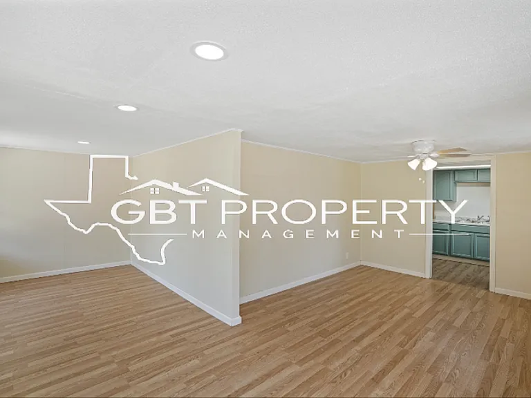 2342 Howard St — Photo 5