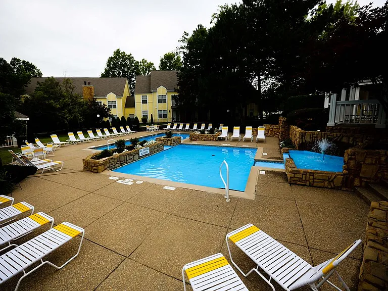 Country Club Place Apartments — Photo 35