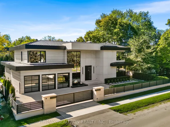 32 Laureleaf Rd, Markham, ON L3T 2X5