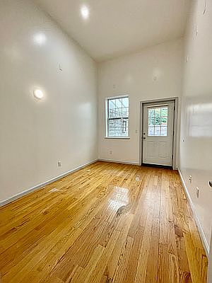 3rd image of 203 Wilson Ave APT 1L