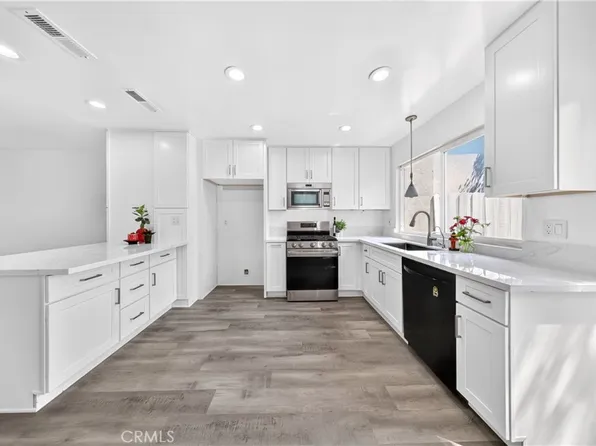 16733 Parthenia St Unit 5, North Hills, CA 91343