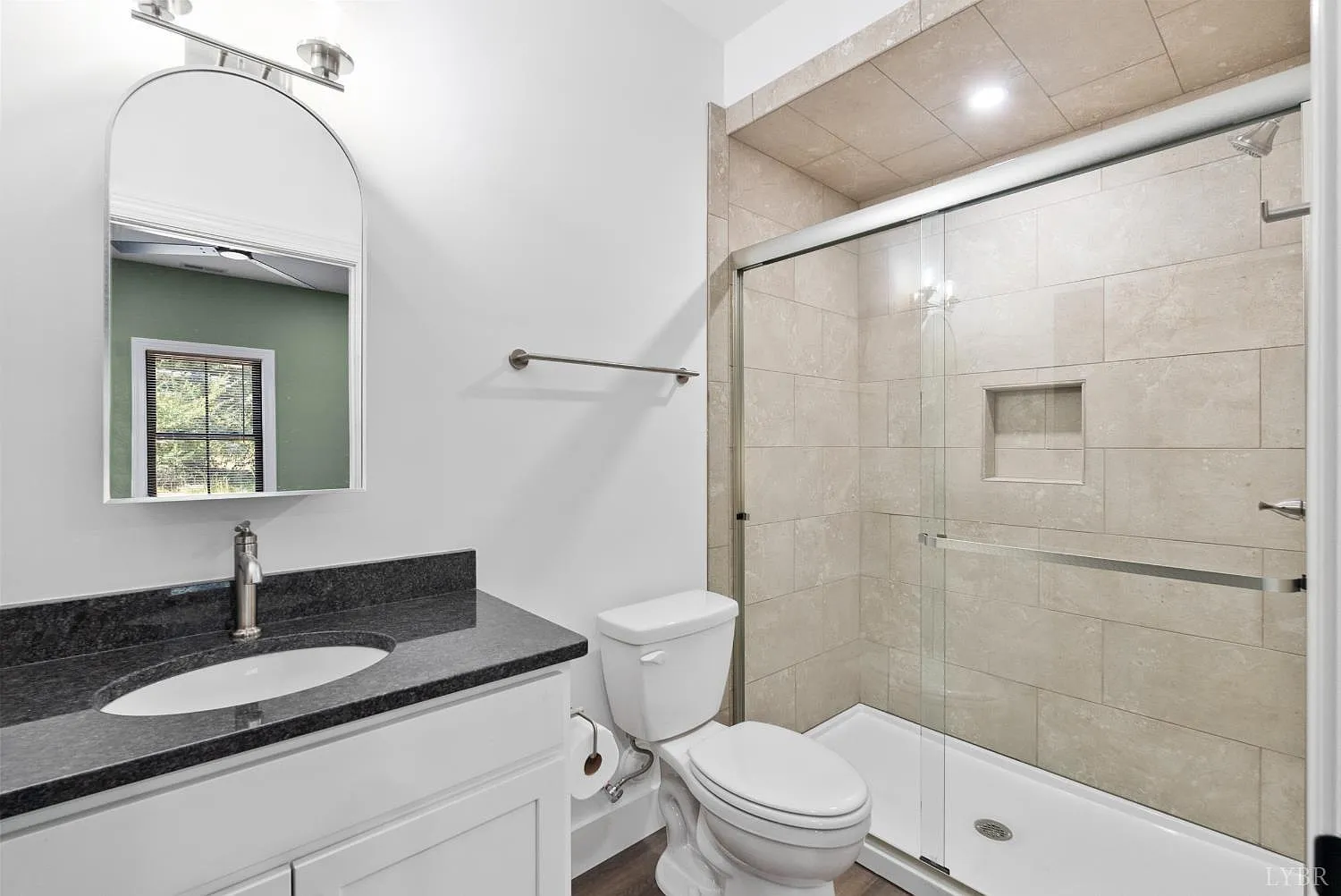 2 bed, 2.0 bath, 975 sqft, $1,600 — Photo 4
