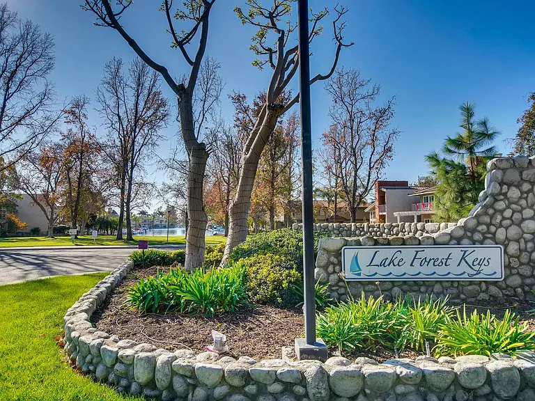 24326 Toledo Ln — Photo 31