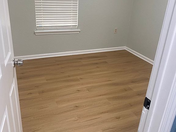 3rd image of 1309 Harris Way