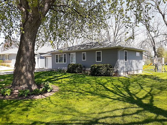 3rd image of 15 Bruce Ln
