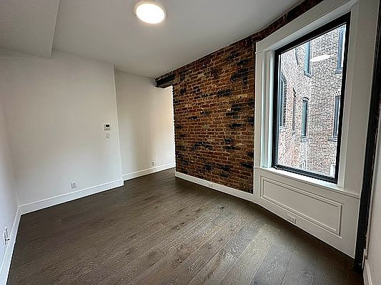 5th image of 49 Prince St APT 15