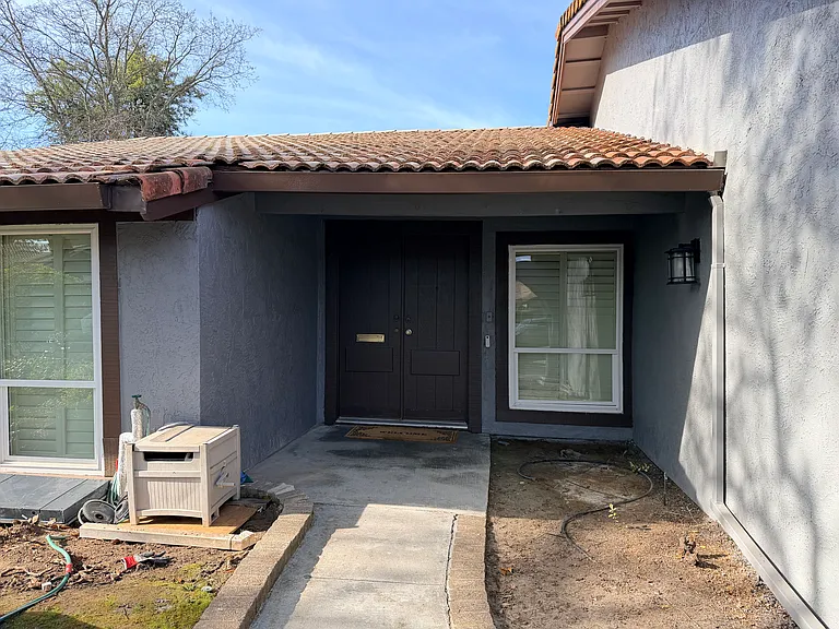 1302 Mossbrook Ct — Photo 3