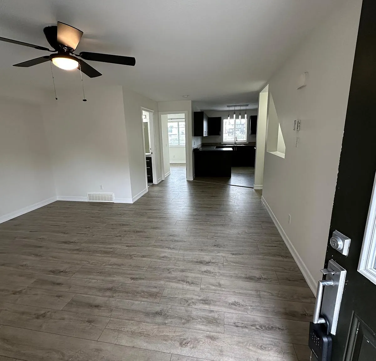 2B/2B Stckd Townhome in Copperfield(each level having its own living room) IP061 — Photo 2