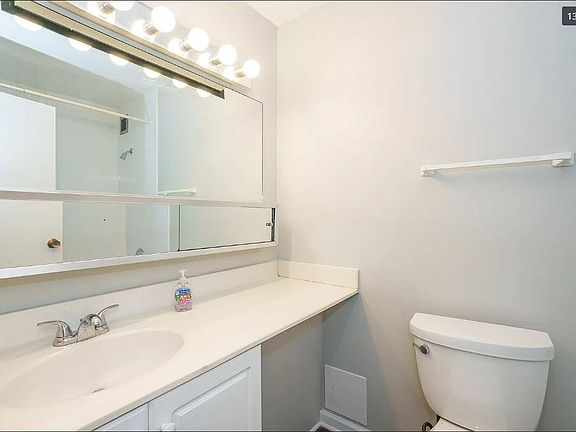 5th image of 2740 N Pine Grove Ave APT 7E