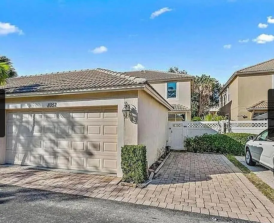 3 bed, 2.5 bath, 1728 sqft, $3,450 — Photo 3