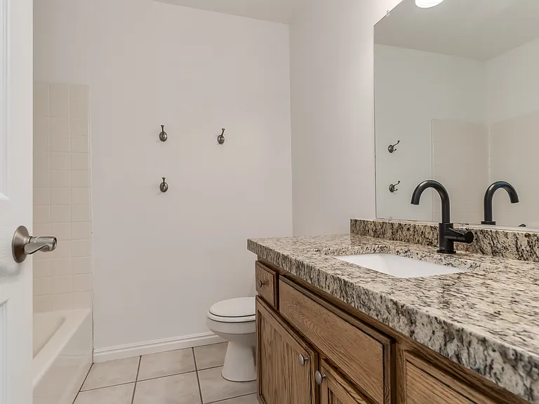 2519 S 1400 W — Photo 20