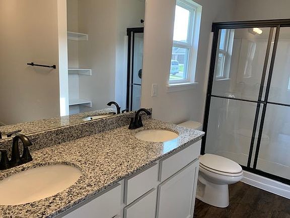 4th image of 410 Woodland St