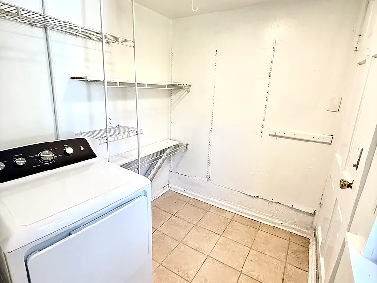 5516 F St #B — Photo 4