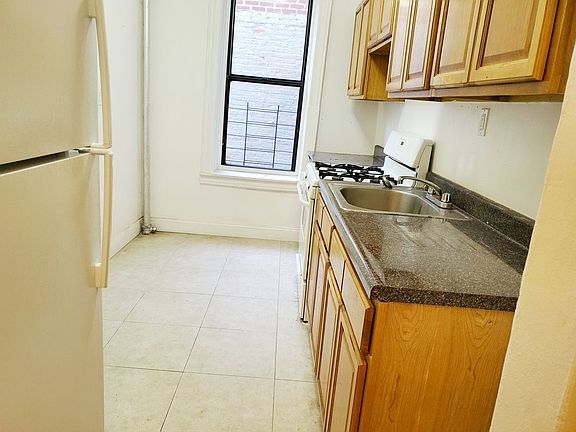 2nd image of 289 Empire Blvd APT 6E