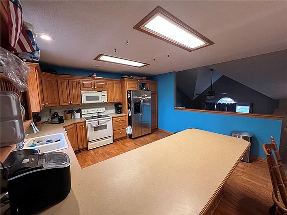 2nd image of 828 Highland Ave