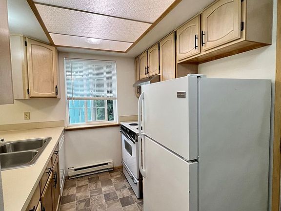 4th image of 1389 Bradley Ln APT D