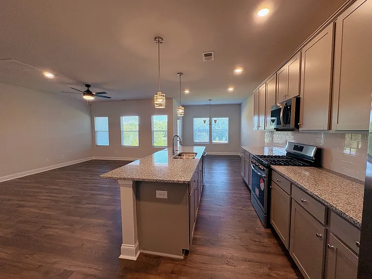 1038 Mapletree Ln — Photo 6