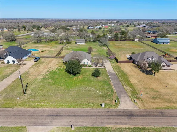 5729 Easterling Dr, Bryan, TX 77808
