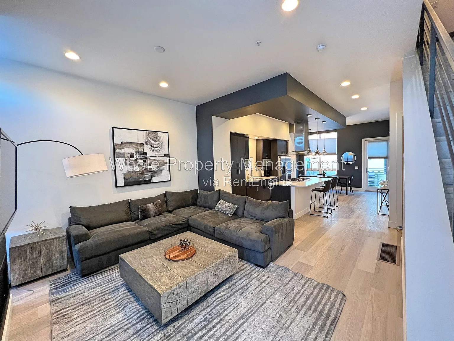 3 bed, 3.5 bath, 2131 sqft, $5,200 — Photo 2