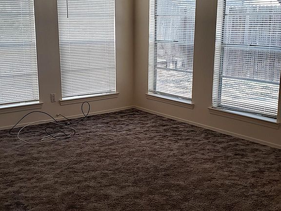 5th image of 2608 Chelwood Park Blvd NE #C