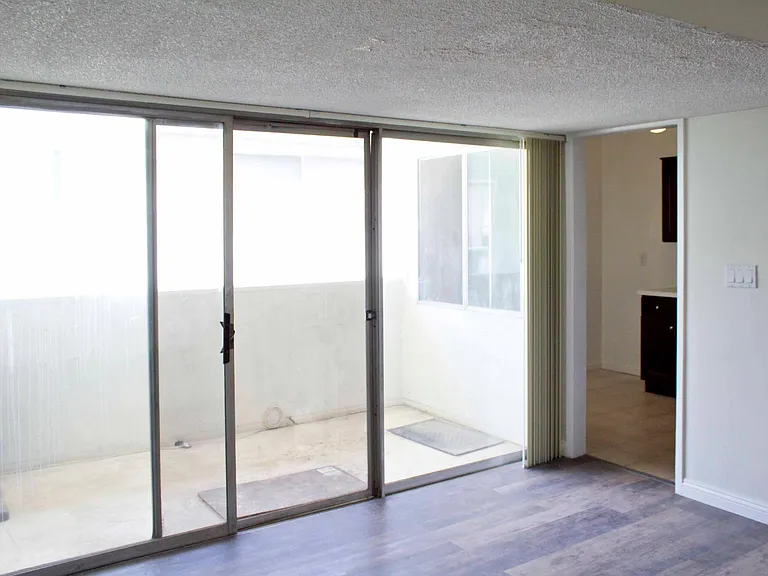 1033 Cordova St #14 — Photo 3