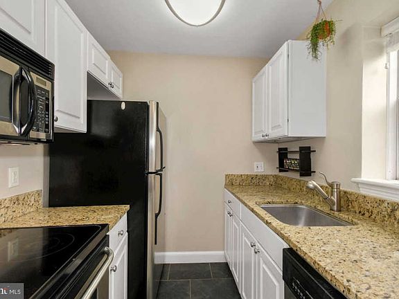 5th image of 820B S Washington St #129