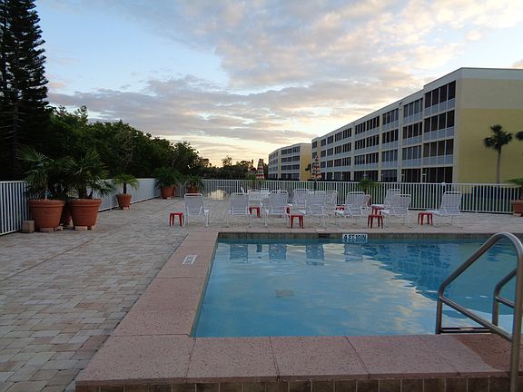 4th image of 14801 Park Lake Dr APT 102