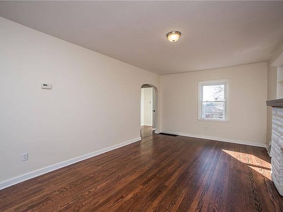 4th image of 6726 Elmwood Ave