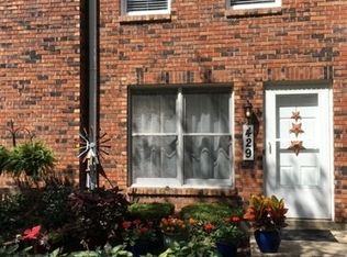 429 Kensington Ct, Naperville, IL