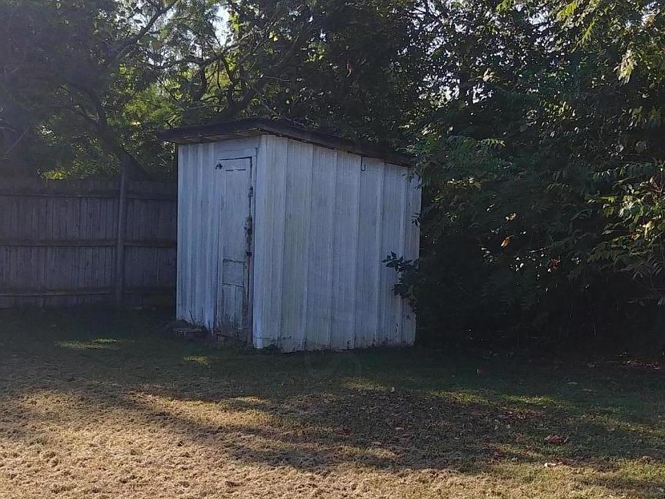 2nd image of 1339 Grace St Lot 1